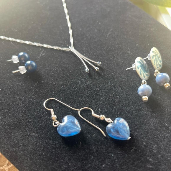 Avon Silver & Sapphire Pendant on 18kGP Chain + 3 Pairs Earrings~silver&blue - Picture 2 of 12